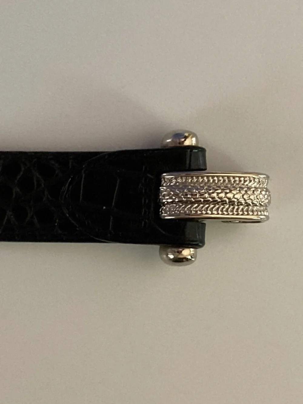 DuJour Black Croco Embossed Skinny Belt/Silver Tone Oval Buckle/M/L/24-39